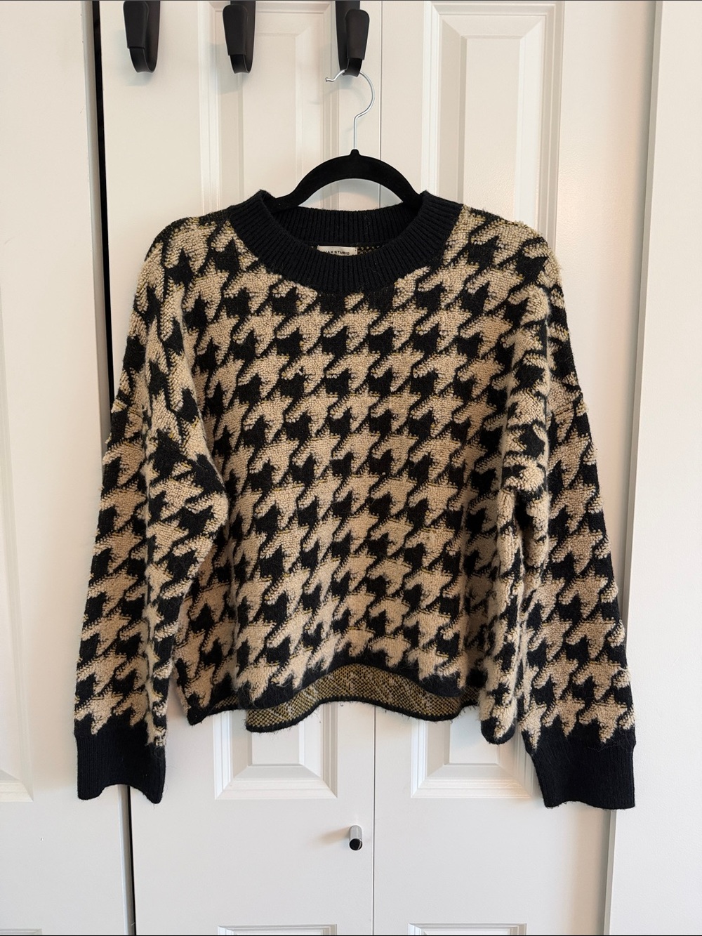 Black and Cream Chunky Houndstooth Crewneck Sweater